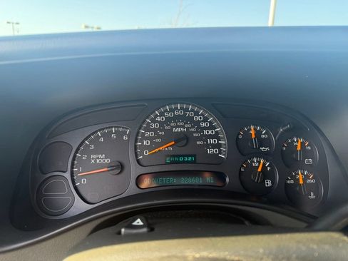 Used 2005 Chevrolet Avalanche Z71 w/ Sun And Sound Package AWD/4WD image 14