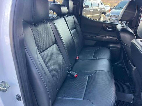 Used 2018 Toyota Tacoma TRD Off-Road w/ TRD Premium Off Road Package image 29