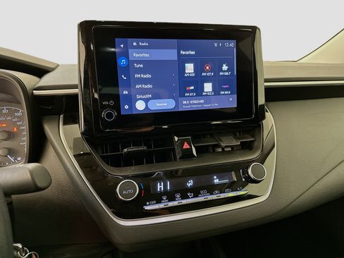 Used 2025 Toyota Corolla LE image 26