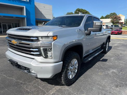 Used 2022 Chevrolet Silverado 2500 High Country AWD/4WD image 3