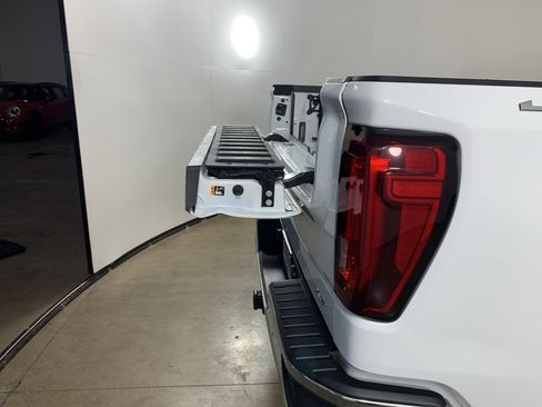 Used 2025 GMC Sierra 1500 SLT image 13