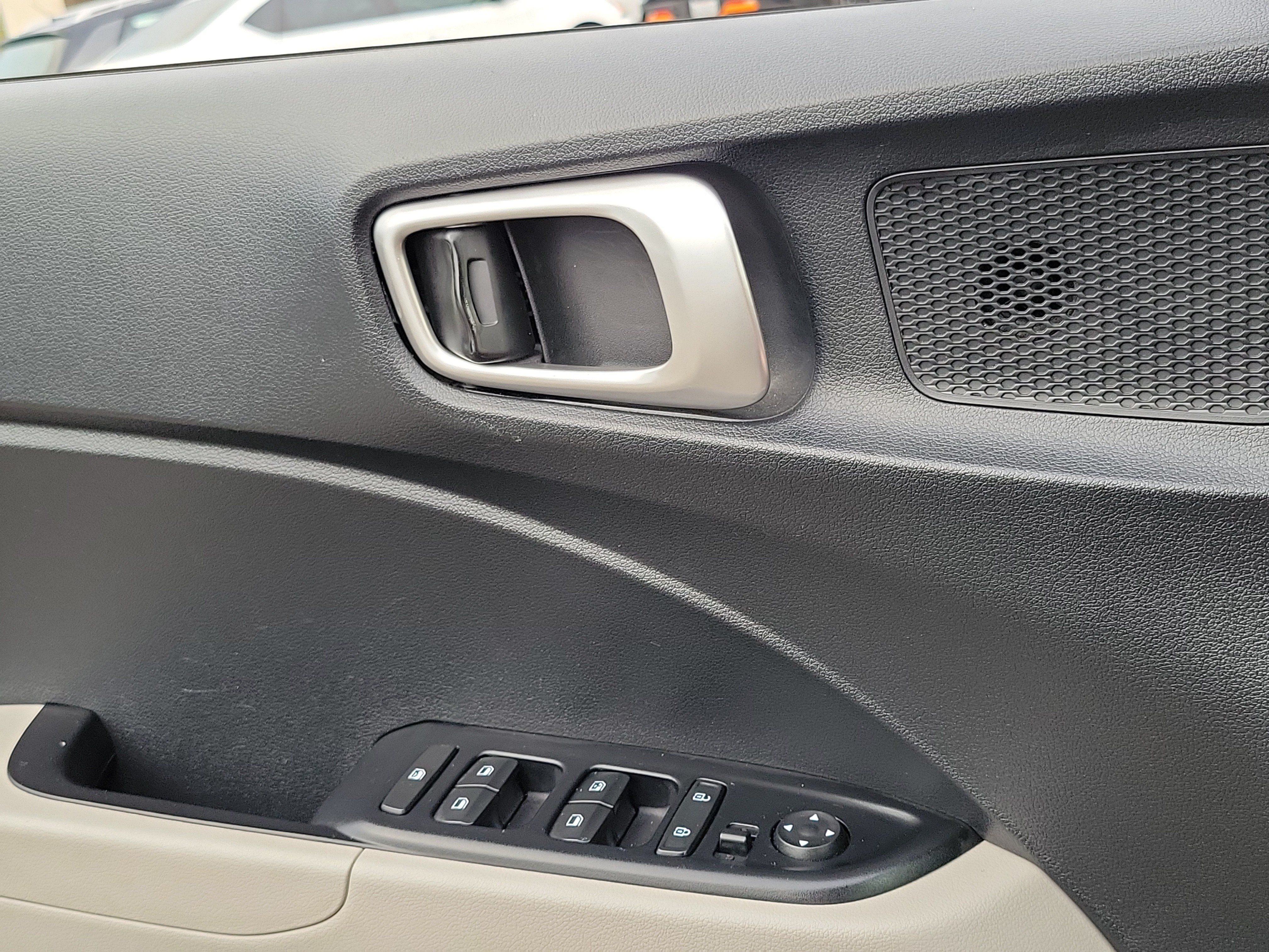 Certified 2024 Hyundai Venue SEL FWD image 12