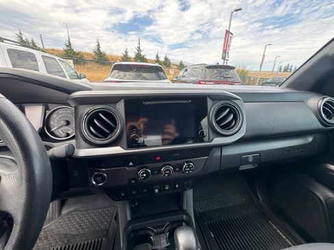 Used 2019 Toyota Tacoma TRD Sport w/ Technology Package RWD image 16