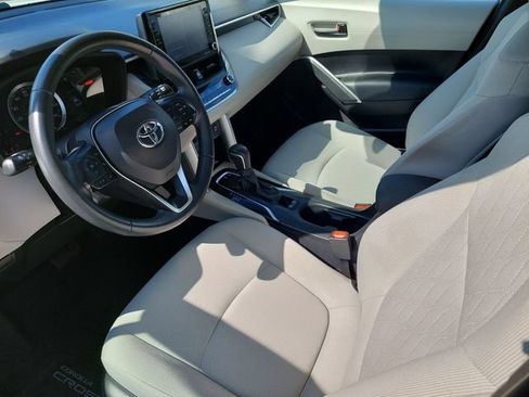 Used 2022 Toyota Corolla Cross LE AWD/4WD image 19