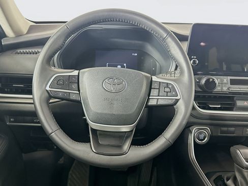 Used 2025 Toyota Grand Highlander FWD image 18