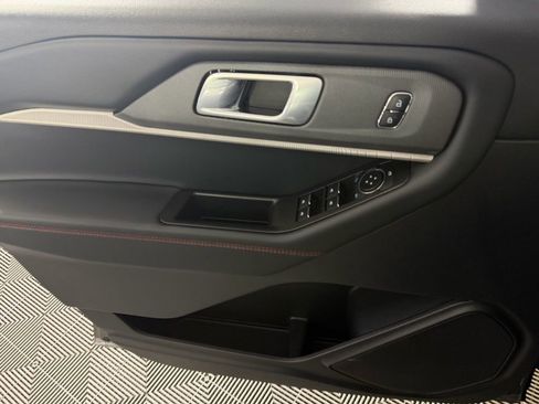 Used 2025 Ford Explorer ST-Line image 27