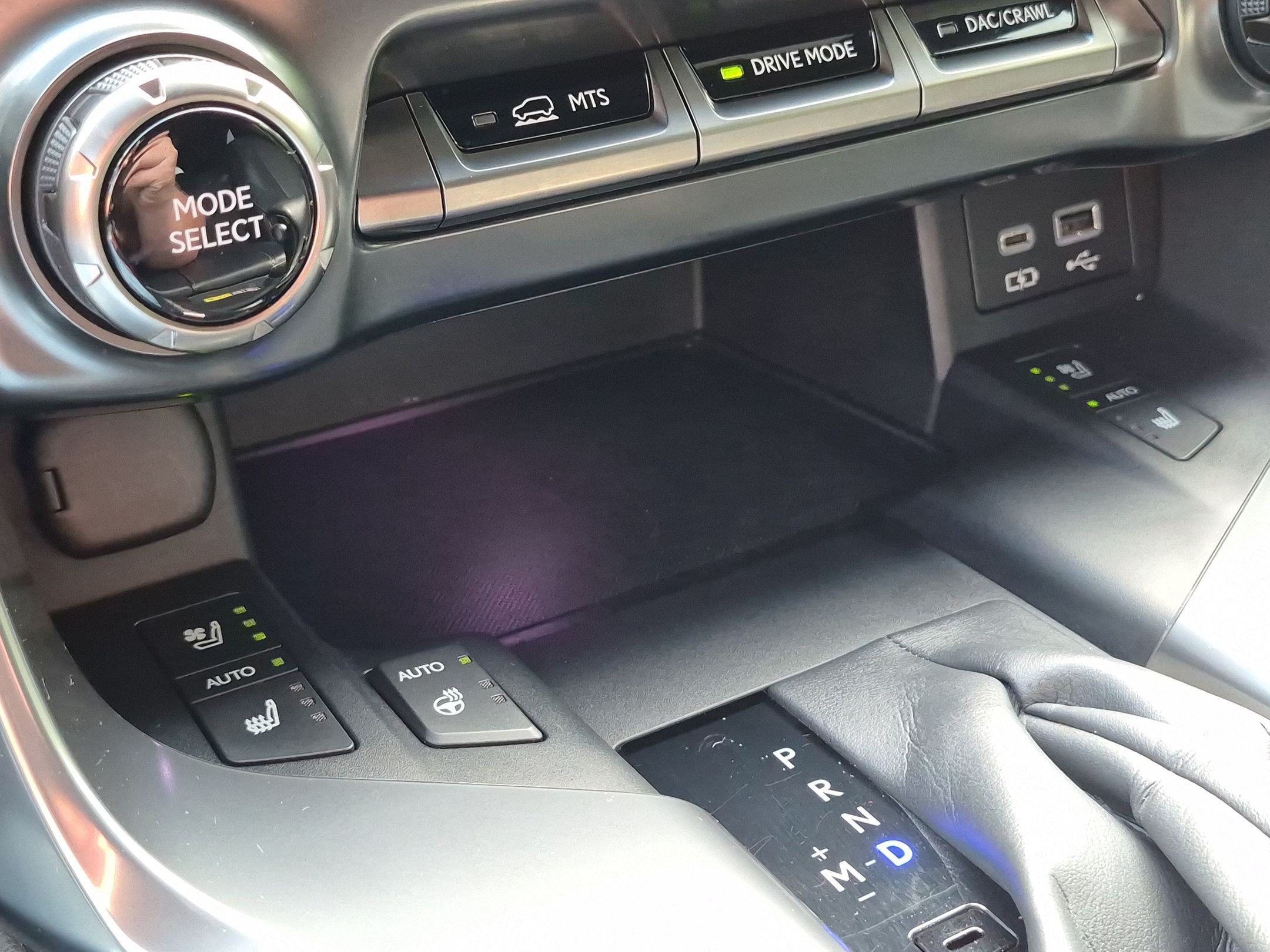 Used 2024 Lexus LX 600 4WD w/ Luxury Package image 23