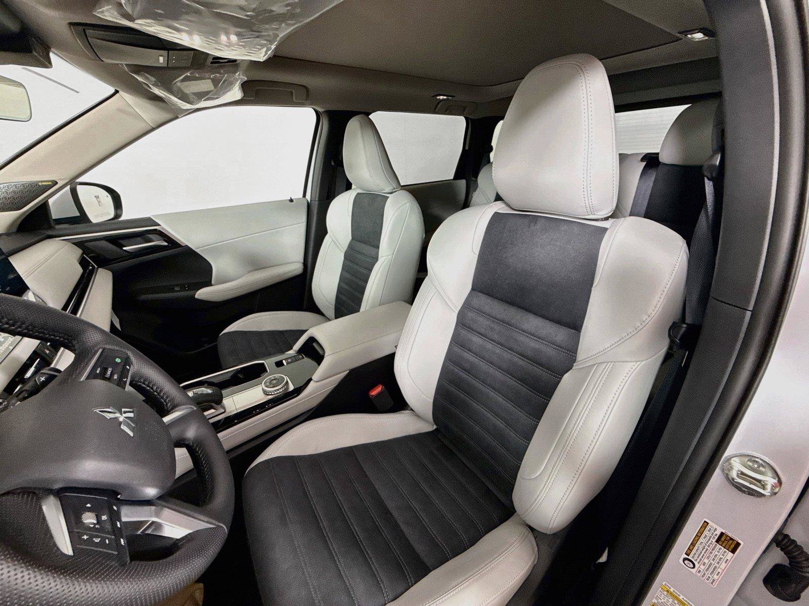 New 2026 Mitsubishi Outlander SE FWD image 9