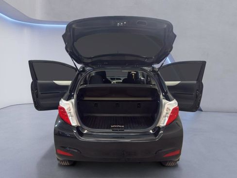 Used 2013 Toyota Yaris L image 11