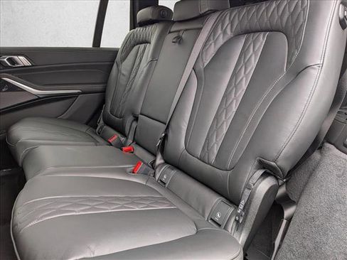 New 2026 BMW X7 M60i image 17