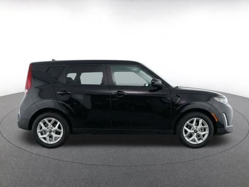 Used 2025 Kia Soul LX w/ LX Technology Package FWD image 14