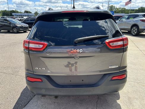 Used 2016 Jeep Cherokee Latitude w/ Cold Weather Group AWD/4WD image 6
