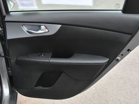 Used 2023 Kia Forte LXS image 32