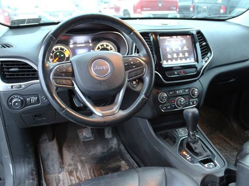 Used 2020 Jeep Cherokee Limited image 3