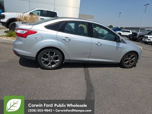 Used 2014 Ford Focus SE w/ Equipment Group 201A FWD image 11