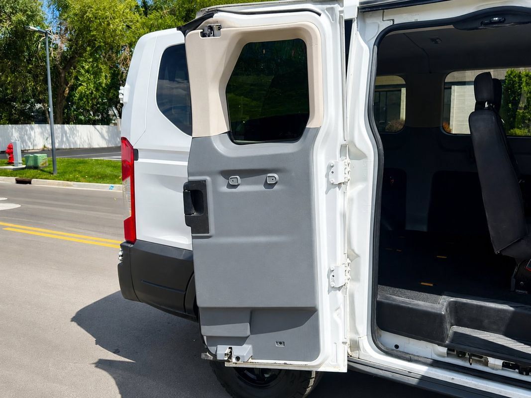 Used 2015 Ford Transit 150 XL RWD image 19