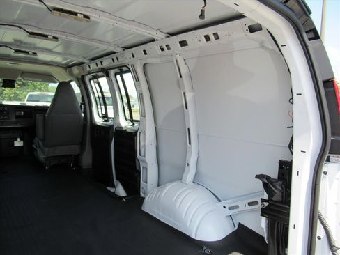 New 2026 GMC Savana 2500 RWD image 24
