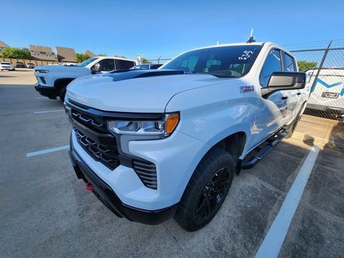 Used 2023 Chevrolet Silverado 1500 LT Trail Boss w/ LPO, Dark Essentials Package AWD/4WD image 3