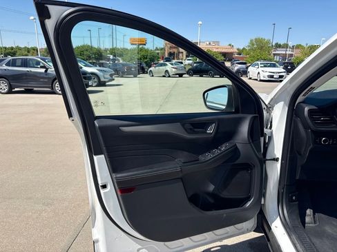Used 2023 Ford Escape Active AWD/4WD image 9
