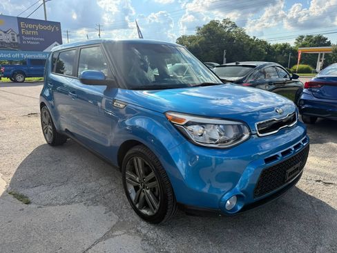 Used 2015 Kia Soul + w/ Audio Package FWD image 4