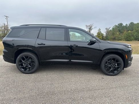 New 2026 Chevrolet Traverse RS w/ LPO, Floor Liner Package image 4