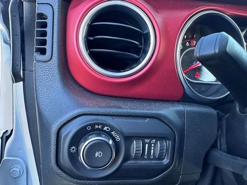 Used 2021 Jeep Wrangler Unlimited Rubicon AWD/4WD image 15