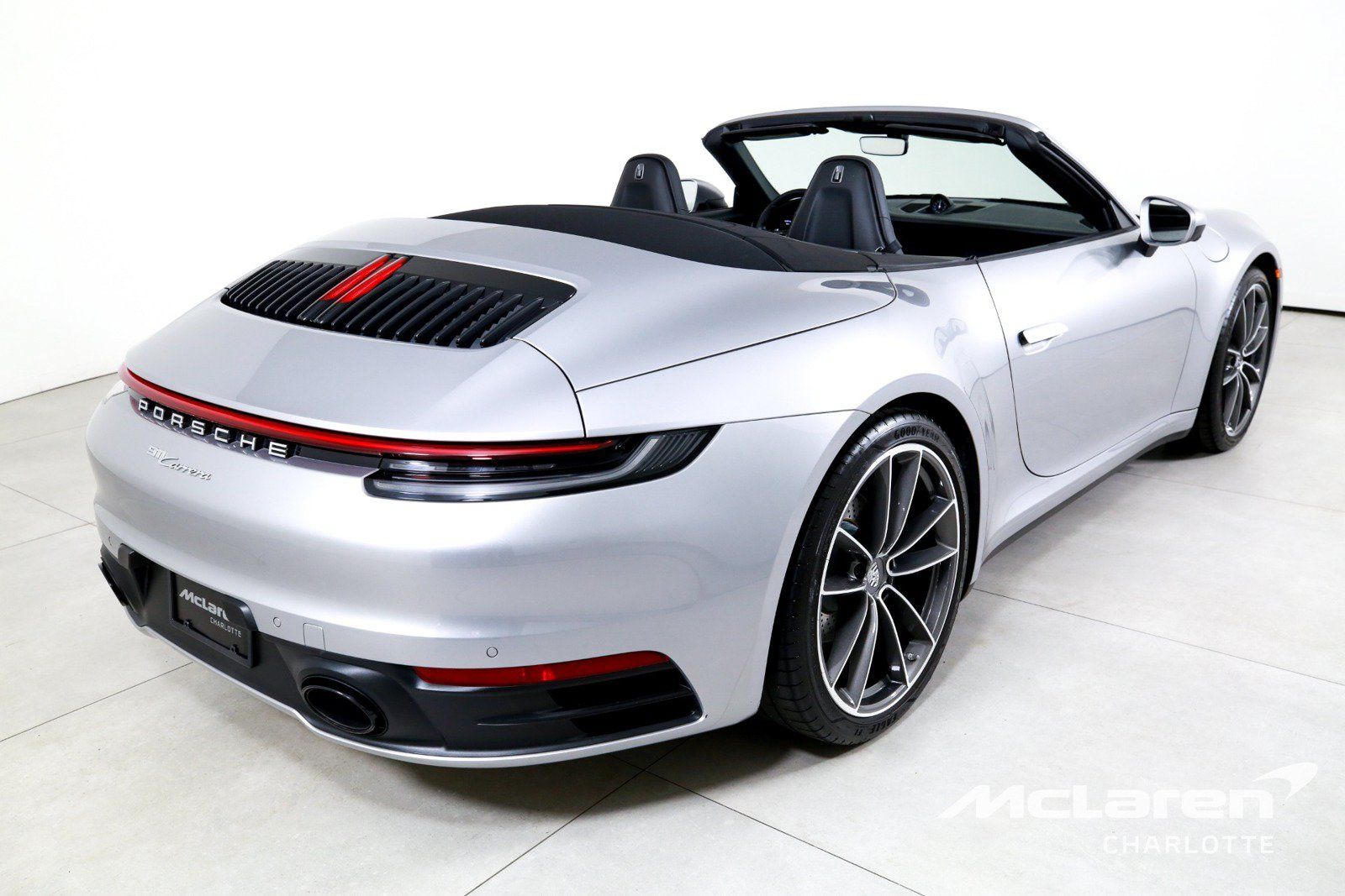 Used 2023 Porsche 911 Carrera RWD image 9