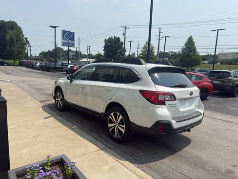 Used 2018 Subaru Outback 3.6R Limited AWD/4WD image 5