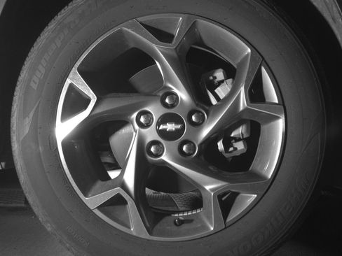 Used 2025 Chevrolet Trax LT FWD image 13