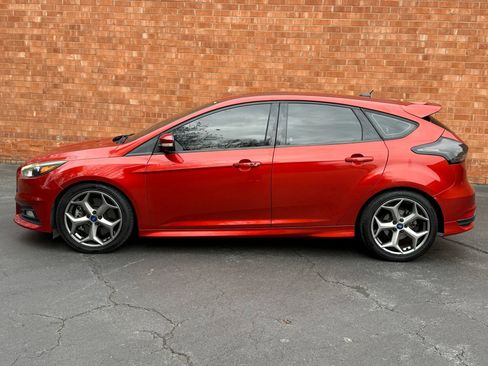 Used 2018 Ford Focus ST w/ Equipment Group 402A image 6