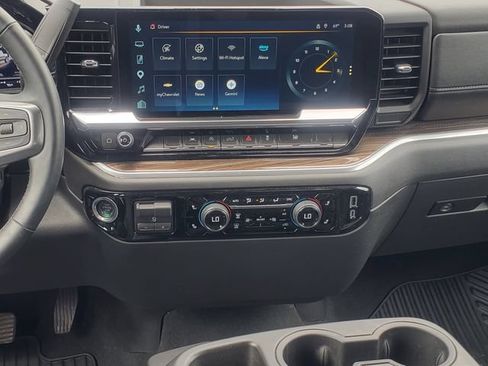 Used 2025 Chevrolet Silverado 1500 LT AWD/4WD image 28