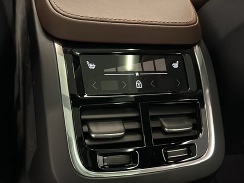 Certified 2025 Volvo V90 B6 Cross Country Ultra w/ Protection Package Premier AWD/4WD image 28