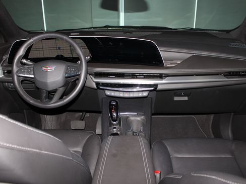 Used 2024 Cadillac XT4 Premium Luxury FWD image 17