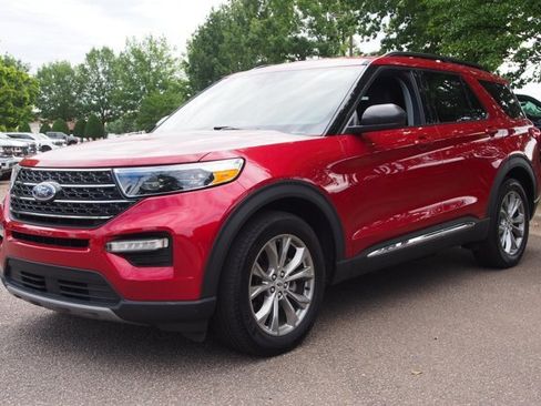 Certified 2023 Ford Explorer XLT w/ Equipment Group 202A RWD image 3