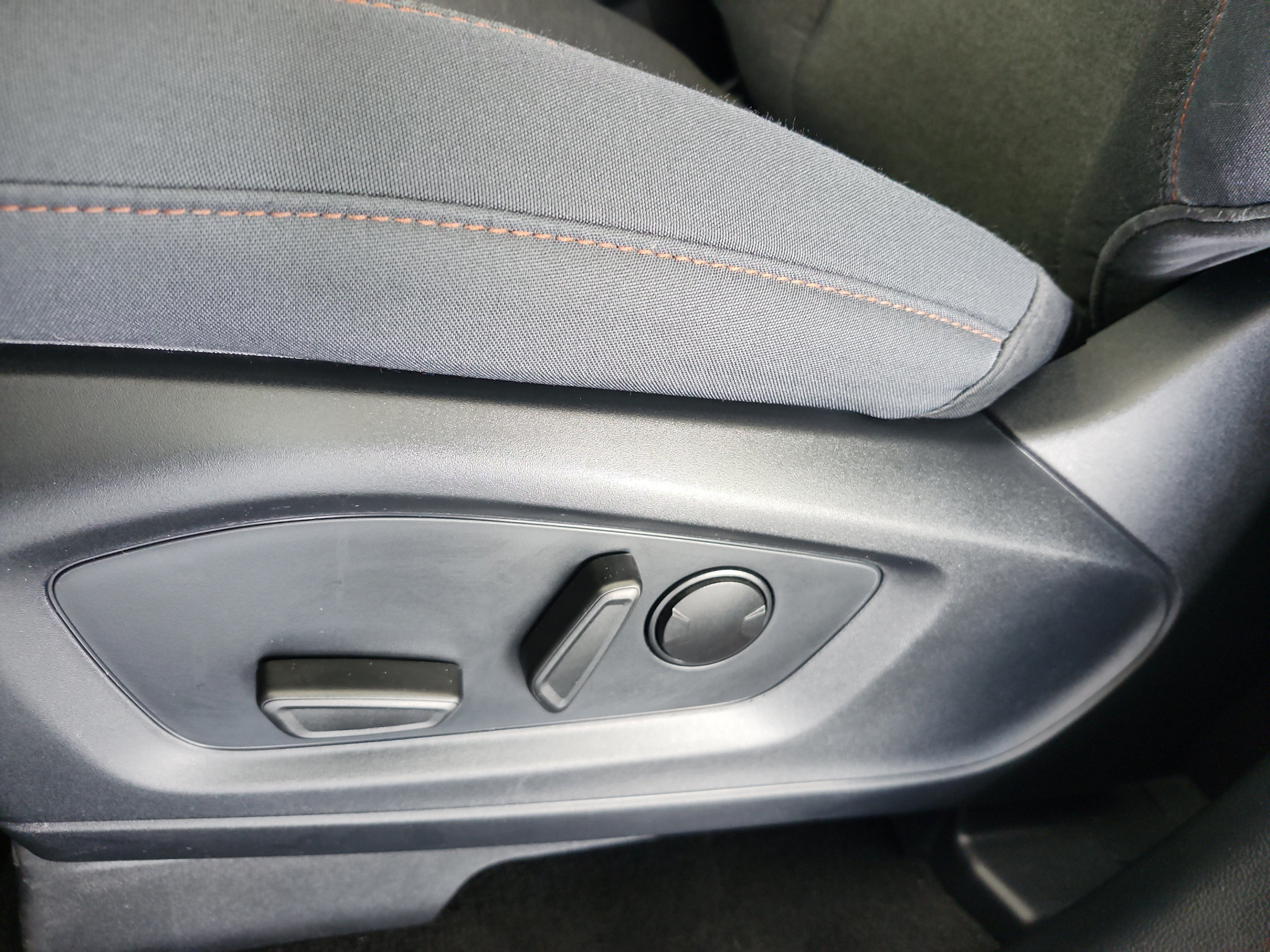 Used 2025 Ford Explorer Active RWD image 16