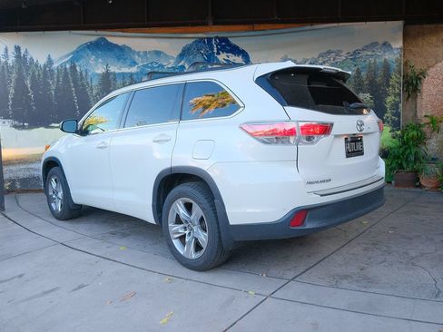 Used 2016 Toyota Highlander Limited FWD image 4