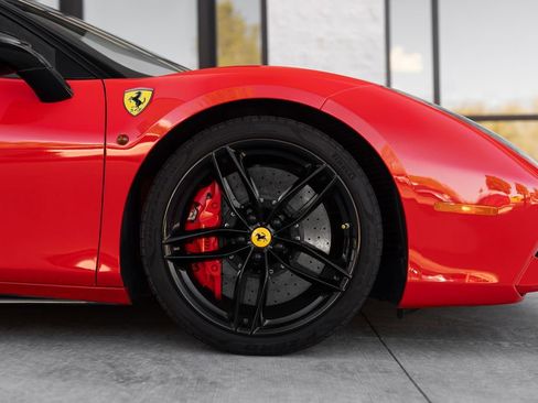 Used 2017 Ferrari 488 GTB RWD image 5