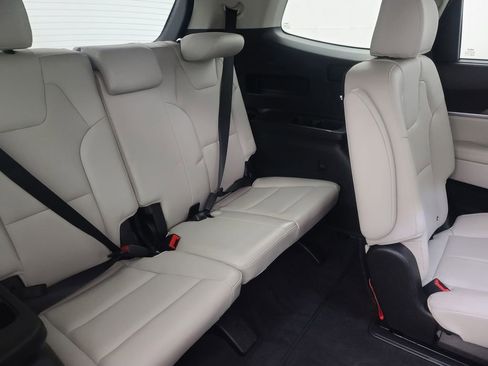 Used 2022 Kia Telluride EX w/ EX Premium Package image 18
