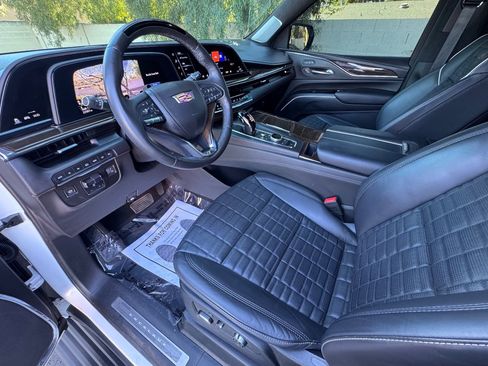 Used 2024 Cadillac Escalade Sport Platinum image 17