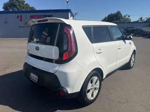 Used 2014 Kia Soul FWD image 2