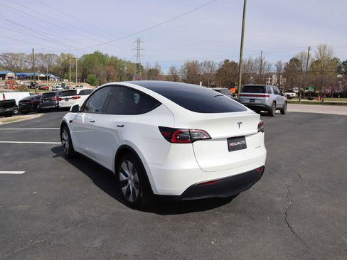 Used 2024 Tesla Model Y Long Range image 9