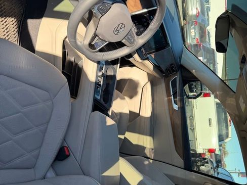 Used 2024 Volkswagen Atlas SE image 8