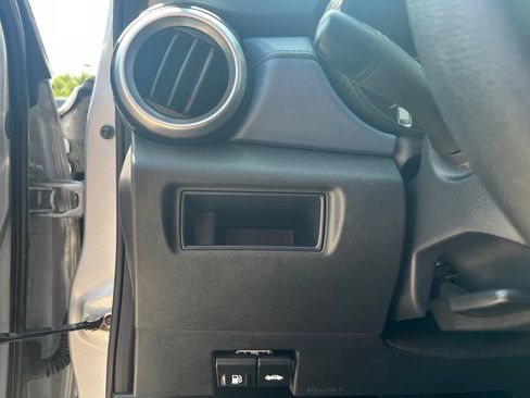 Used 2025 Nissan Versa SV FWD image 18