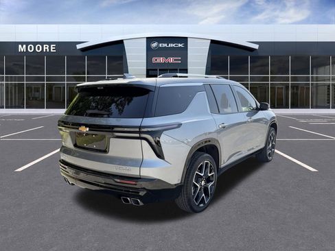 Used 2025 Chevrolet Traverse High Country image 3
