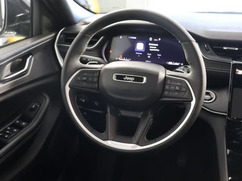 Used 2024 Jeep Grand Cherokee Altitude AWD/4WD image 10