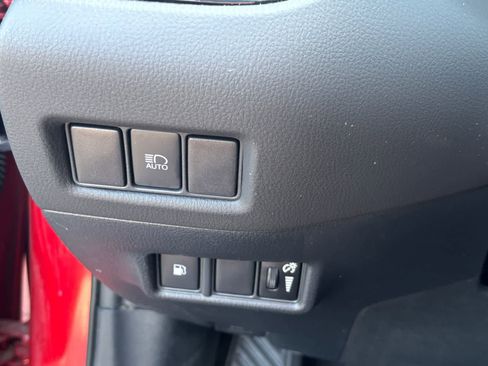 Used 2022 Toyota C-HR XLE image 12