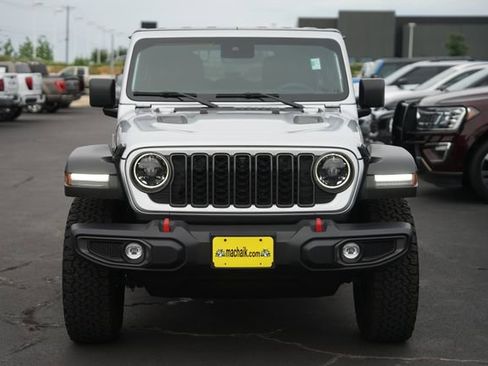 Used 2024 Jeep Wrangler Unlimited Rubicon w/ Technology Group AWD/4WD image 3