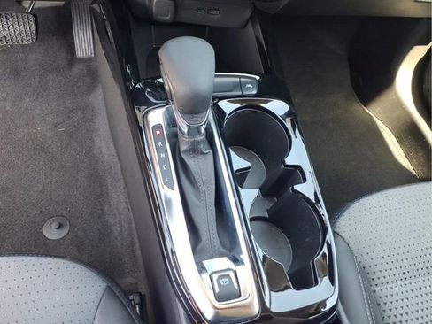 Used 2025 Chevrolet Trax LT FWD image 27