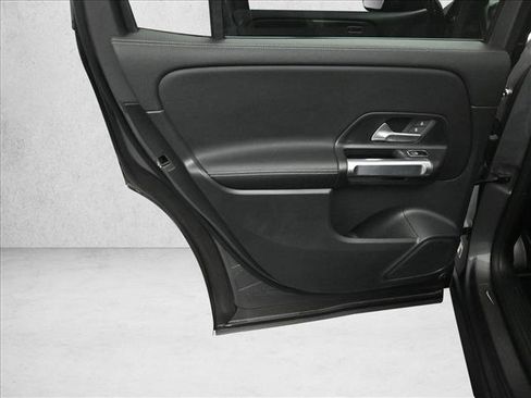 Certified 2022 Mercedes-Benz GLB 250 4MATIC image 22