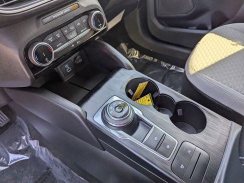 Used 2022 Ford Escape SE w/ SE Sport Appearance Package FWD image 23